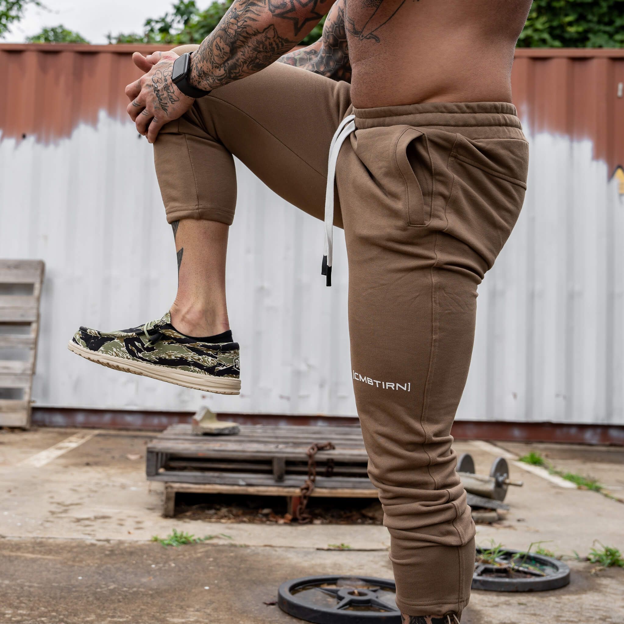 MEN'S PERFORMANCE ADJUSTABLE HEAVYWEIGHT JOGGERS | COYOTE BROWN